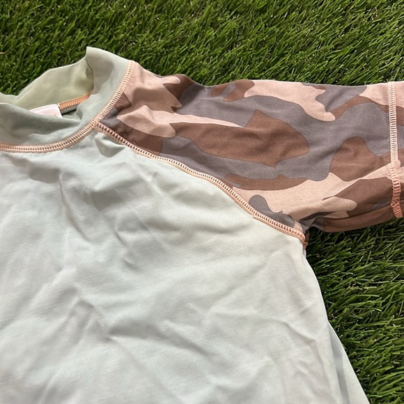 Boys Gymboree Rashguard Swim Top - Picture 2 of 4